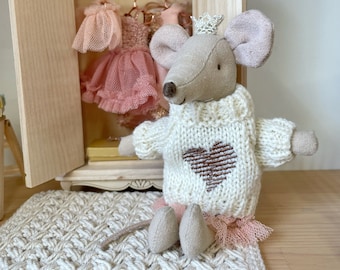 Jersey de lana de punto con corazón en la parte delantera para ropita de juguete pequeño o muñeca 1/12 escala 1:12