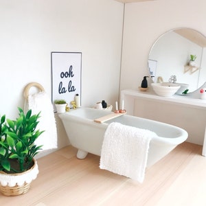 Modern Dollhouse white ceramic bath tub with gold taps 1/12 1:12 scale