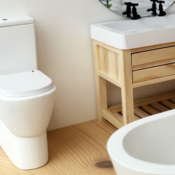 Toilettes pour maison de poupée modernes en bois blanc à l'échelle 1/12