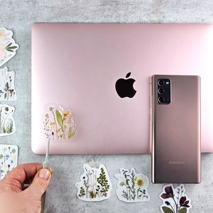 Sticker avec de vraies fleurs pressées, cadeau botanique avec des herbes séchées, stickers herbier pour iphone, macbook, sticker pour ordinateur portable avec hortensia rose