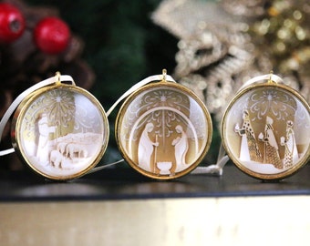Tiny Gold Nativity I  Ornament Set - Glass and Lasercut paper - Christmas ornament - Holy Family ornament - Nativity ornament