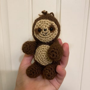 Gehäkelter Faultier Schlüsselanhänger / Amigurumi Faultier / Faultier Rückspiegel Aufhänger