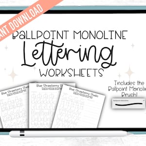 Pode incluir: A tela de um tablet digital exibe um conjunto de folhas de trabalho de caligrafia imprimíveis. As folhas de trabalho são intituladas "Blue Strawberry Studio Practice Lettering Worksheets Ballpoint Monoline Brush". O texto "Ballpoint Monoline Lettering Worksheets" é exibido em uma fonte grande e em negrito na parte superior da tela. O texto "Includes the Ballpoint Monoline Brush!" é exibido em uma fonte menor na parte inferior direita da tela. Uma caneta digital é mostrada descansando sobre o tablet.
