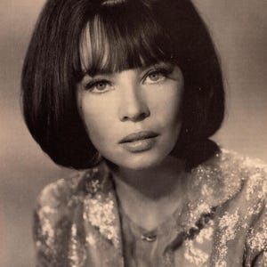 LESLIE CARON 1950s Movie Star Poster Print – Hollywood Golden Age - Classic Movie Memorabilia - Gift for Movie Buffs