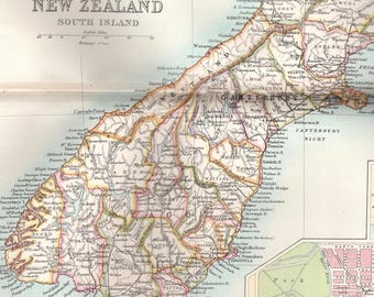 Mapa de la Isla Sur de la ciudad de Nueva Zelanda, 1890 - J.G. Bartholomew - Impresión antigua a doble página