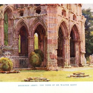 Puede incluir: Acuarela de la abadía de Dryburgh, la tumba de Sir Walter Scott. La imagen representa las ruinas de un edificio de piedra con aberturas arqueadas y una zona de césped en primer plano. La paleta de colores incluye tonos de marrón, verde y beige.