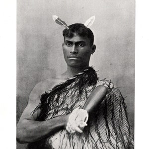 1910 MAORI YOUTH Carrying Flat Greenstone (Nephrite) Club or &quot;Mere&quot; - Original Antique Photo Print - Anthropology - Ethnology - Gift (Vol 2)