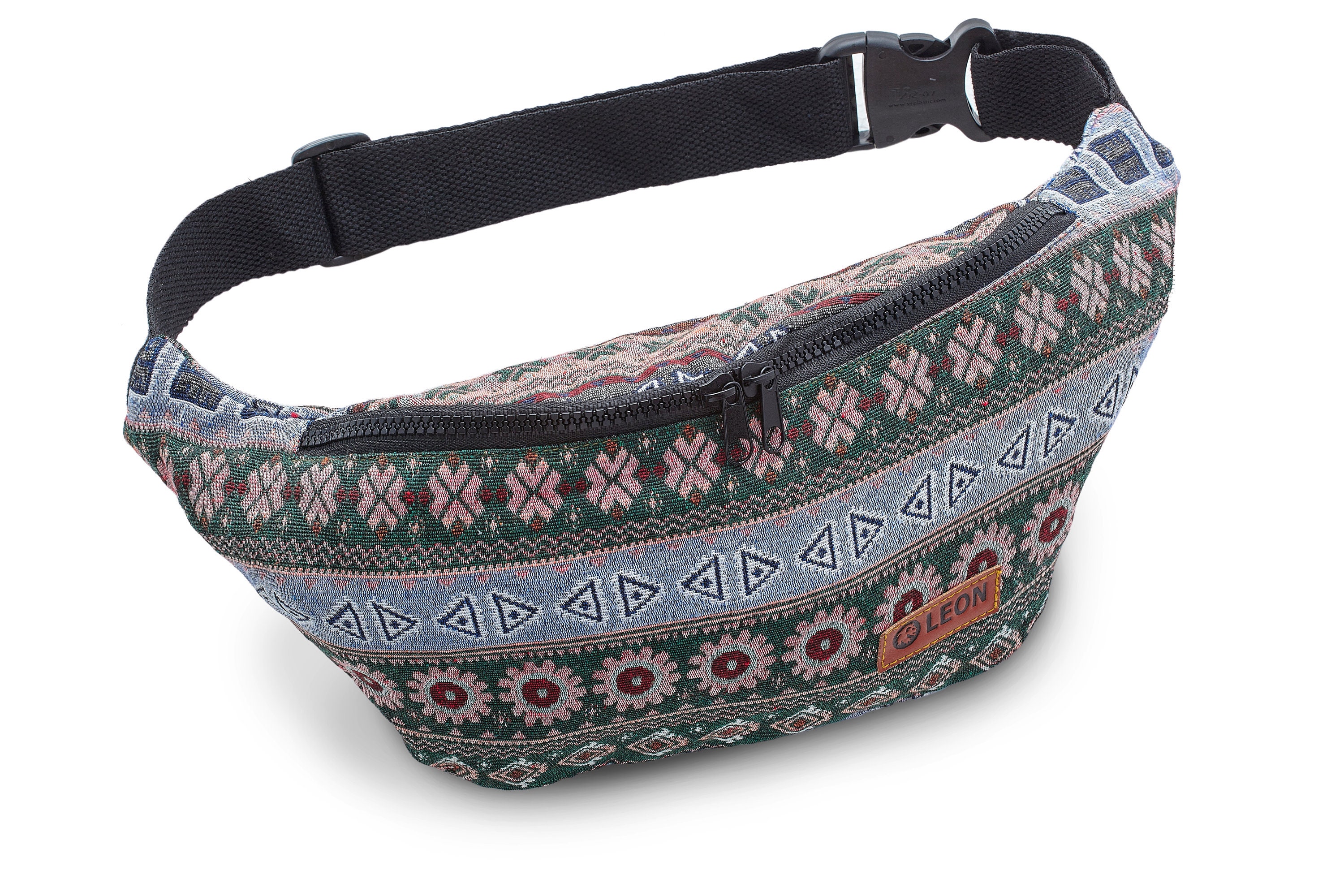 Ob Bumbag, Fanny Pack oder Waist Bag - die Bauchtasche ist wieder