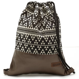 Sac LEON by Bers sac de sport sac à dos sac de sport en coton largeur env. 34 cm hauteur env. 45 cm, design petits triangles base cuivre