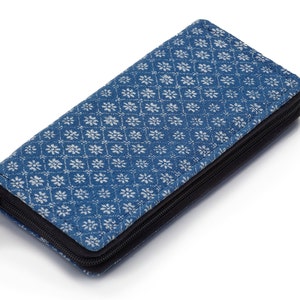 LEON by Bers Damen Brieftasche Geldbörse Geldbeutel Lang Damengeldbörse Langbörse Portemonnaie im Querformat (BTKaroBlueteBlau)