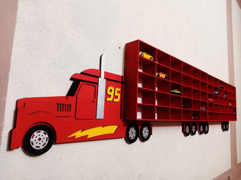 Mack lastbilsbilar Leksakshylla förvaring för bilar Present till småbarnspojke Trähylla Mack-organisatör Present till barnbarn Present till bilälskare bild 9