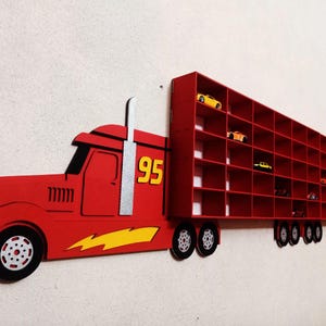 Mack lastbilsbilar Leksakshylla förvaring för bilar Present till småbarnspojke Trähylla Mack-organisatör Present till barnbarn Present till bilälskare bild 5