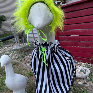 Beetlejuice for Large Goose fits cement or Plastic Goose