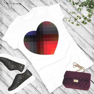 Retro 8-Bit Heart T-Shirt: Gamer Girl Pixel Art Tee
