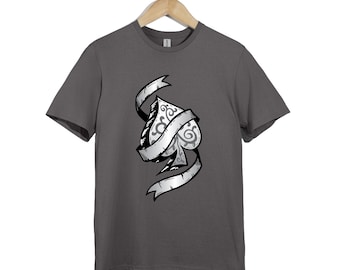 Camiseta con lazo de espada grunge: Arte gótico de tatuaje de póker