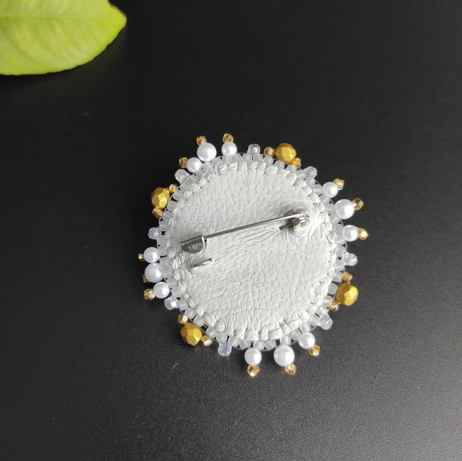 Broche perlée broche perle et strass broche ronde broche à Etsy
