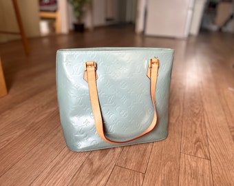 Louis Vuitton, Bags, Louis Vuitton Mint Green Vernis Lexington Pochette  Excellent Condition