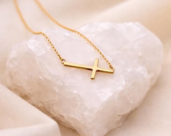 Collier croix latérale dorée, bijou religieux délicat et minimaliste, symbole de foi à porter au quotidien, cadeau idéal pour elle