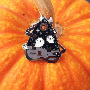Ghost Terrorium Hard Enamel Pin | occult | spoopy | terrarium | Halloween pin | Ouija pin | goth | silver enamel pin | glow in the dark