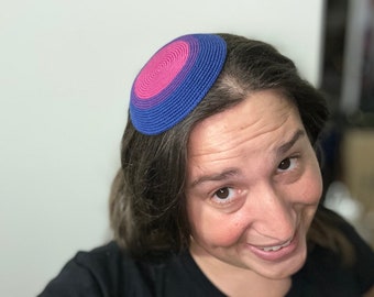 The Bi Pride LGBTQ Keppah/keppeltje ter ere van homoseksuele joden in de VS, Israël en Kol Ha'Olam