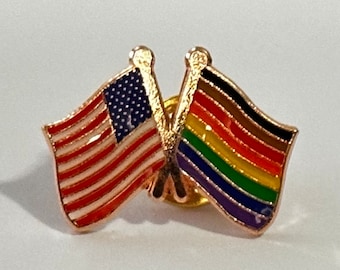 Herdenkings LGBTQ Philly Pride (8-Stripe/POC) Regenboog met dubbele pin-badge van de VS/Amerikaanse vlag