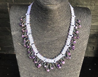 Collar hecho a mano con cuentas de amatista, pavo real y cuentas de vidrio lila Miyuki