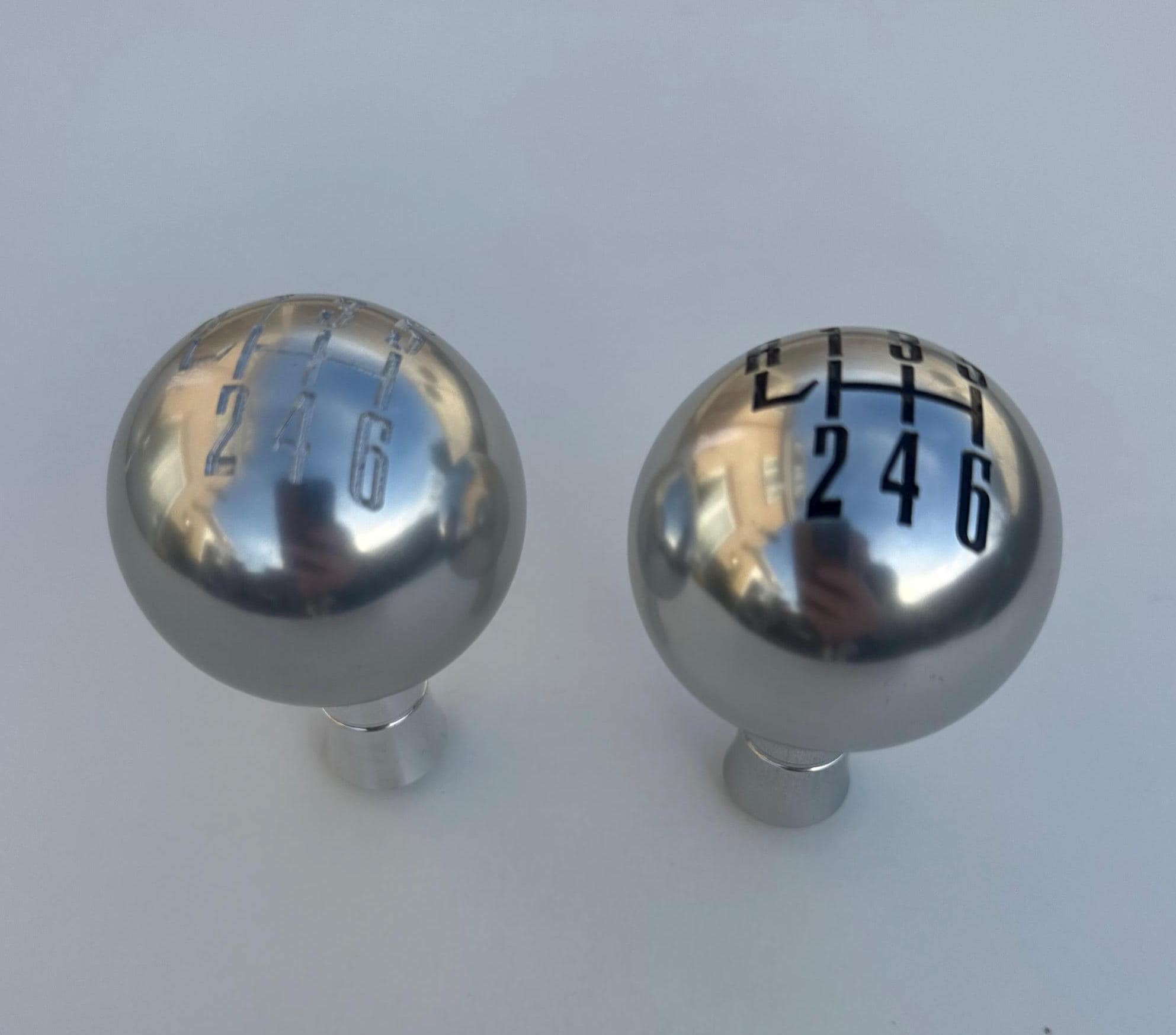 Aluminum With Silver or Black Numbers 6 Speed + R Manual Knob Gear
