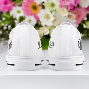 Personliga brudskor - Anpassade sneakers för bröllop med namn och datum bild 3