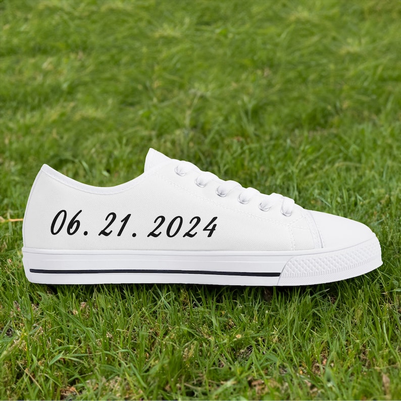 Personliga brudskor - Anpassade sneakers för bröllop med namn och datum bild 5