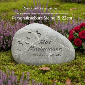 Könnte beinhalten: Ein glatter grauer Gedenkstein mit einer Gravur von fliegenden Vögeln, dem Namen Max Mustermann und den Daten 12.03.1948 - 01.08.2023. Der Text weist darauf hin, dass es sich um ein Muster für personalisierbare Steine von 18-22 cm handelt.