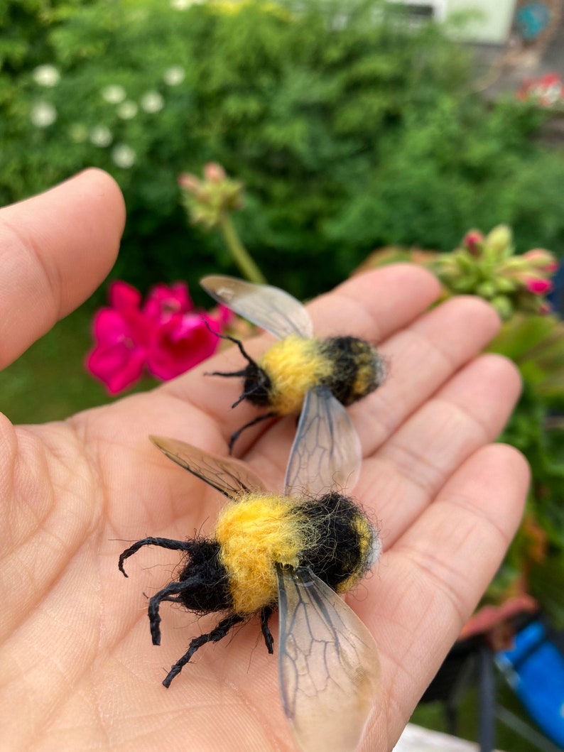 Felted Bumblebee Realistic Bee Spring Decoration Mothers Day Gift Felted Bee Gift for Her Felted Insect zdjęcie 9