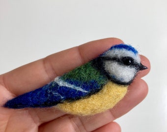 Gefilzte Blaumeise Vogel Brosche Vogel Pin Muttertag Geschenk Geschenk für Sie Geschenkidee Vogel Ornament Blaumeise Ornament Schalnadel