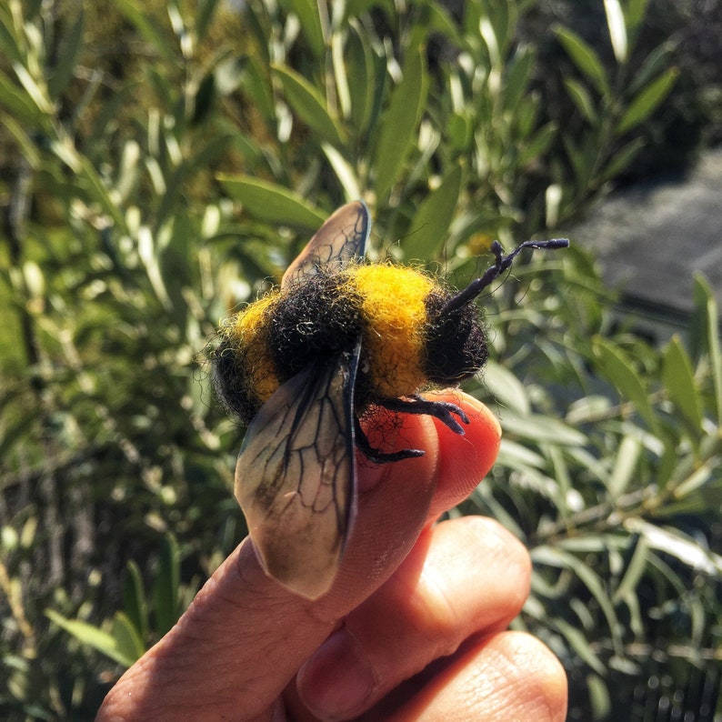 Felted Bumblebee Realistic Bee Spring Decoration Mothers Day Gift Felted Bee Gift for Her Felted Insect zdjęcie 3