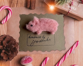 Handmade Felt Piglet Brooch, Good Luck Charm, GIft Pig Lover, Gift for Her Mother’s Day gift, Piglet pin, piglet ornament, pig miniature