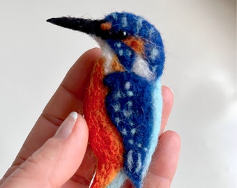 Needle felted Kingfisher Bird Brooch Bird Pin Mother’s Day Gift Gift for Her Gift Idea Bird  Ornament  Kingfisher Ornament scarf pin