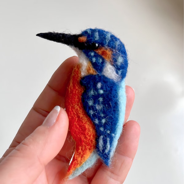 Needle Felted Kingfisher Brooch: Handmade Wool Bird Pin
