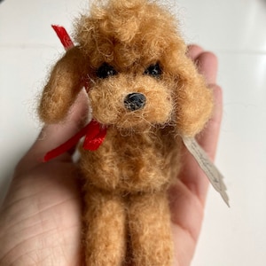 Nadel gefilzter Pudel Hund, Spielzeug Pudel, Wollfilz Spielzeug Pudel, Gefilztes Tier, Miniatur Hund, Geschenk für sie, Pudel