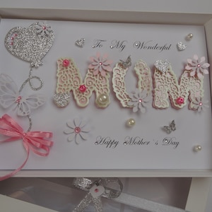 Carte 3D personnalisée à la main MUM ou MOM / Mother Day Card / Birthday card with Gift Box