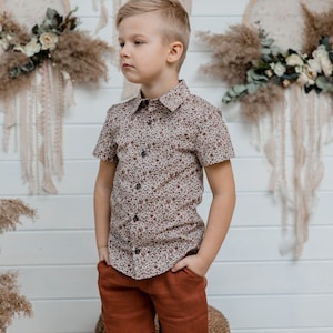 Camisa de algodón con flores para niño: estilo vintage, manga corta