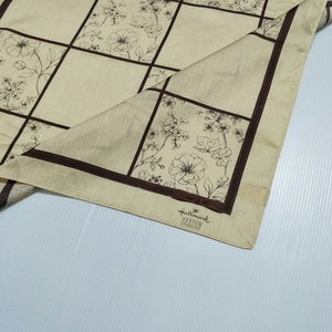 Hallmark Design Collection Floral motive luxury cotton 80s 90s Vintage handkerchief 18.5 x 18.5 Inches Brown bandana pocketsquare scarf