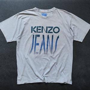 Kenzo Jeans Vintage 90s Gray T shirt size Large 1990s Kenzo Japan Spell Out Big Logo High Fashion shirt