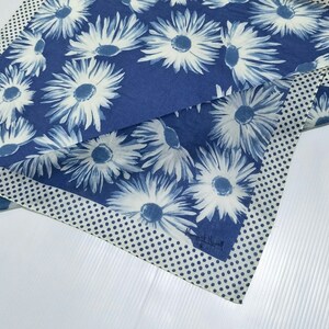 Vintage Margaret Howell Floral Motive luksusowa bawełniana chusteczka z lat 80. i 90. 18 x 18 cali Designerska bandana kieszonkowa mini szalik