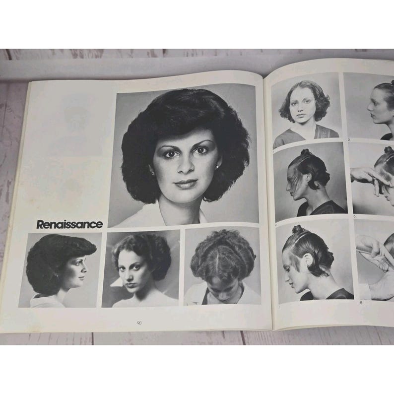 以下が含まれることがあります： ヴィンテージのヘアスタイリングブックの白黒ページ。「Renaissance」の文字が印刷されています。ページには、ブーファンやアップスタイルなど、さまざまなヘアスタイルをした女性の画像が複数掲載されています。