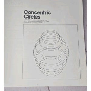 以下が含まれることがあります： 太字の黒いフォントで「Concentric Circles」というタイトルが書かれた本のページ。タイトルの下には、3次元の形状を作成するいくつかの同心円の図があります。テキストは、その概念を説明しています。