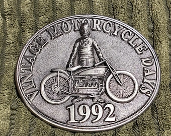 Vintage Tennbältesspänne - Ace Fyrcylindrig Motorcykel - Röd Wolverton 129 MPH Rekord - Begränsad Upplaga 0402/1000