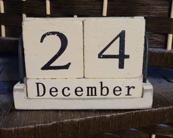 Modern Wooden Block Day to Day Calendar