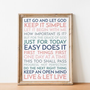 Peut inclure: Une impression encadrée avec un fond blanc et une citation motivante en texte bleu, rose et vert. La citation dit : "Laissez aller et laissez Dieu, Gardez les choses simples, Laissez-le commencer par moi, Quelle est son importance ? Mais par la grâce de Dieu, Juste pour aujourd'hui, C'est facile, Les choses importantes d'abord, Un jour à la fois, Cela aussi passera, Le progrès, pas la perfection, Faites la prochaine bonne chose, Gardez l'esprit ouvert, Vivez et laissez vivre."