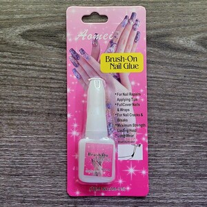 Brush on Nail Glue