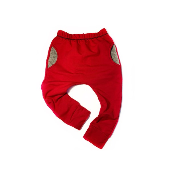 Red baby legging with surprise print pockets / Drop crotch toddler pants/ Babyhose/ Pantalone Bébé