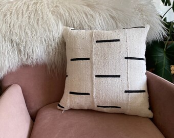 Minimalist Mudcloth Pillow / Square Pillow / African Textile / 19 X 19 / Home Decor /white / black